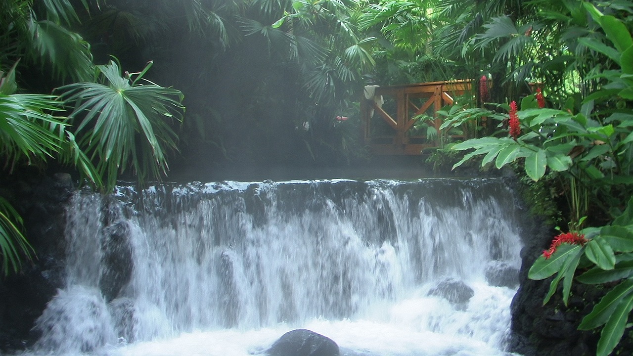 Explore iconic Arenal Volcano and Arenal Volcano National Park