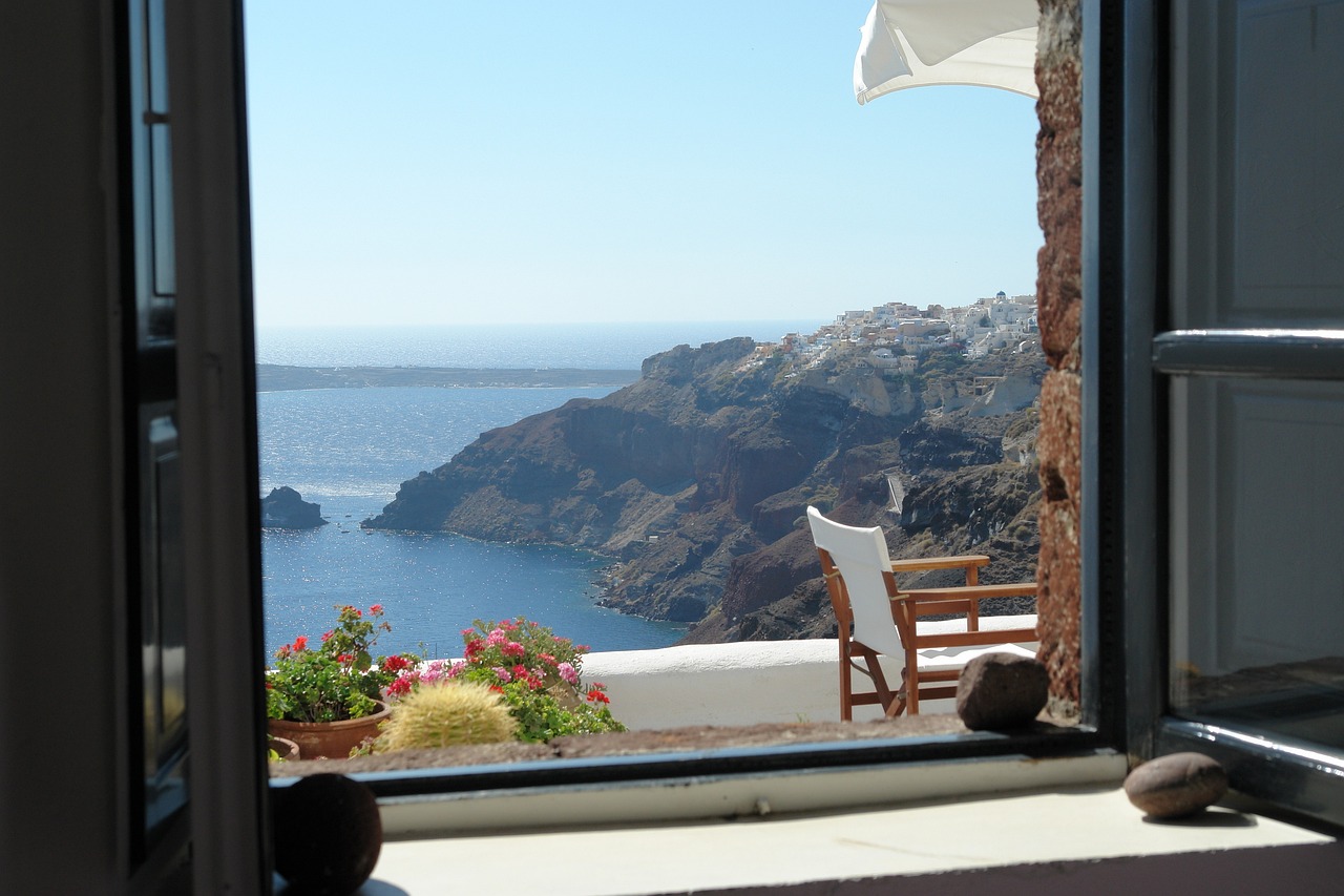 Romantic Getaways in Santorini